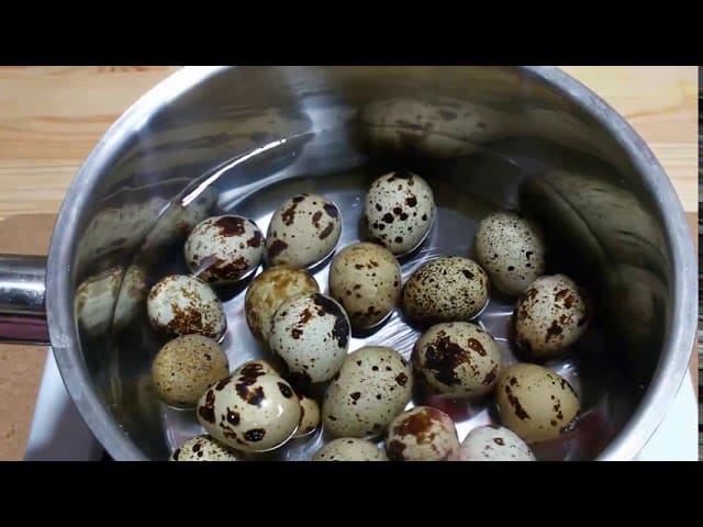 Como cocinar huevos de codorniz