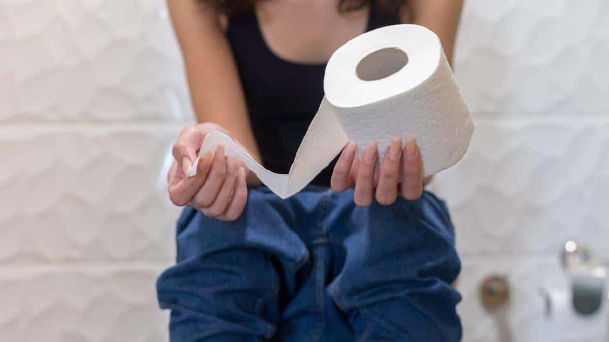 Papier toilette, lingettes ou eau : les médecins révèlent enfin la méthode la plus propre et la plus sûre