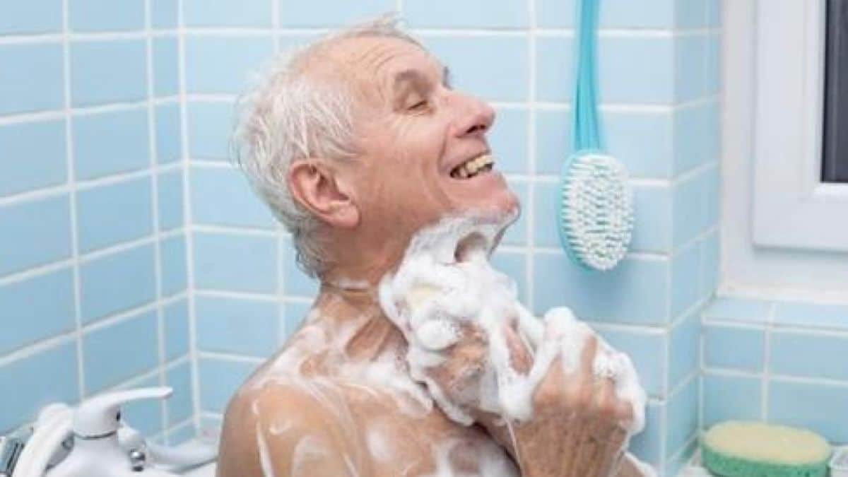 Fin de l’odeur de vieux : le savon miracle, sans vinaigre ni bicarbonate, que tout le monde adopte